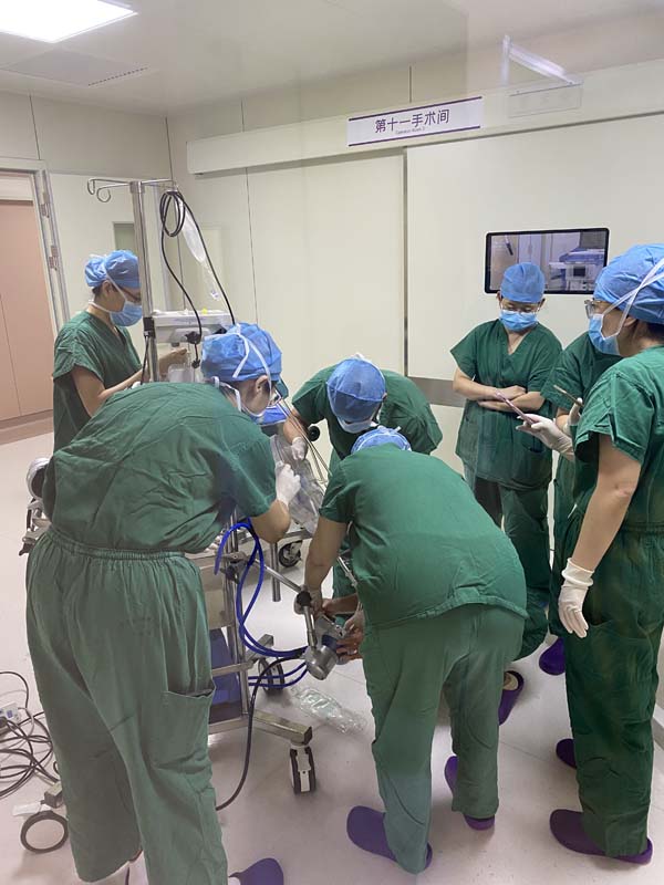 ECMO管路预充.jpg ECMO管路预充.jpg