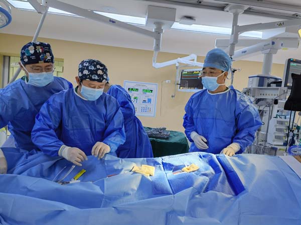 ECMO撤机拔管股动脉缝合成功.jpg ECMO撤机拔管股动脉缝合成功.jpg