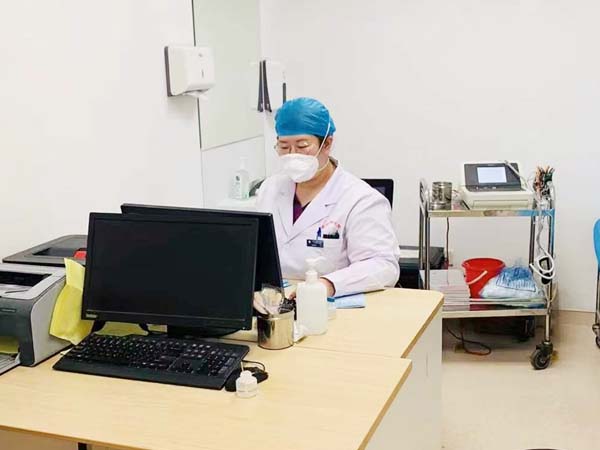 边晓焱.jpg 边晓焱.jpg