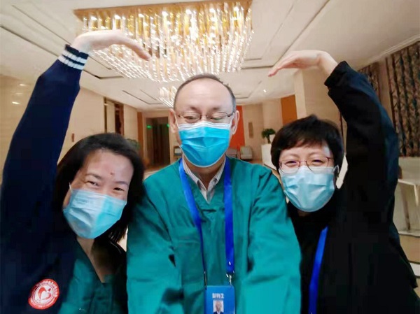 左一许斅斅,左二程少为.jpg 左一许斅斅,左二程少为.jpg