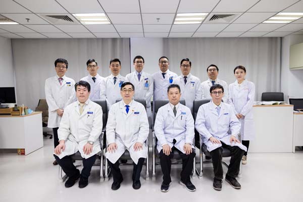 医生合影.jpg 医生合影.jpg